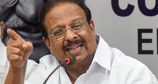 സേ​വ​ന​ങ്ങ​ൾ​ക്ക് ഉ​യ​ർ​ന്ന ഫീ​സി​നു​ള്ള നീ​ക്കം ഉ​പേ​ക്ഷി​ക്ക​ണം: കെ.​സു​ധാ​ക​ര​ൻ