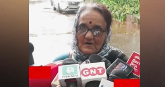 ധ​ർ​മ​സ്ഥ​ല തി​രോ​ധ​ന​ക്കേ​സി​ൽ വ​ഴി​ത്തി​രി​വ്: അ​ന​ന്യ എ​ന്ന മ​ക​ൾ ത​നി​ക്കി​ല്ലെ​ന്ന് സു​ജാ​ത, പ​റ​ഞ്ഞ​തെ​ല്ലാം നു​ണ
