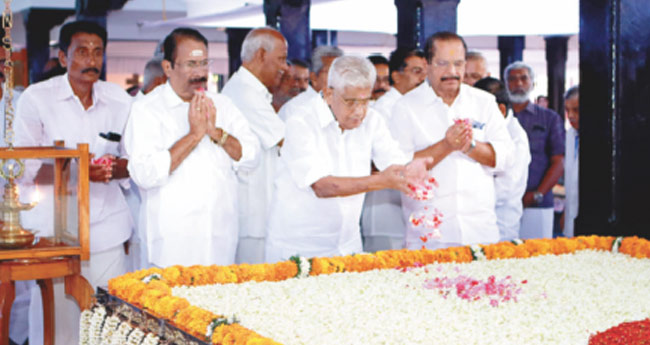 ക​മ്മ്യൂ​ണി​സ്റ്റു​കാ​ര്‍ മ​ന്ന​ത്ത് പ​ത്മ​നാ​ഭ​നെ  വ​ര്‍​ഗീ​യ​വാ​ദി​യാ​യി ക​ണ്ടു:  ജി.​ സു​കു​മാ​ര​ന്‍​നാ​യ​ര്‍