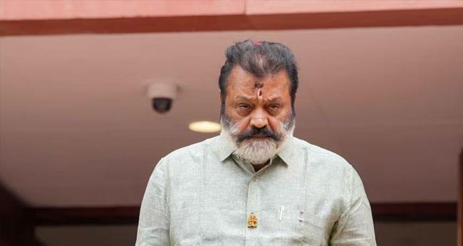 ആ​ശാ വ​ർ​ക്കേ​ഴ്സി​ന്‍റെ സ​മ​ര​വേ​ദി​യി​ലേ​ക്ക് റെ​യ്ന്‍‌​കോ​ട്ടും കു​ട​ക​ളു​മാ​യി സു​രേ​ഷ് ഗോ​പി​യെ​ത്തി