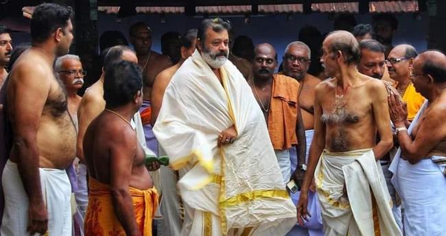 സു​രേ​ഷ്ഗോ​പി ഗു​രു​വാ​യൂ​രി​ൽ ദ​ർ​ശ​നം ന​ട​ത്തി
