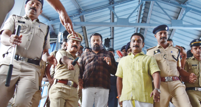 ദാ ​വ​ന്നു, ദേ ​പോ​യി...; ഒന്നും മി​ണ്ടാ​തെ സു​രേ​ഷ് ഗോ​പി