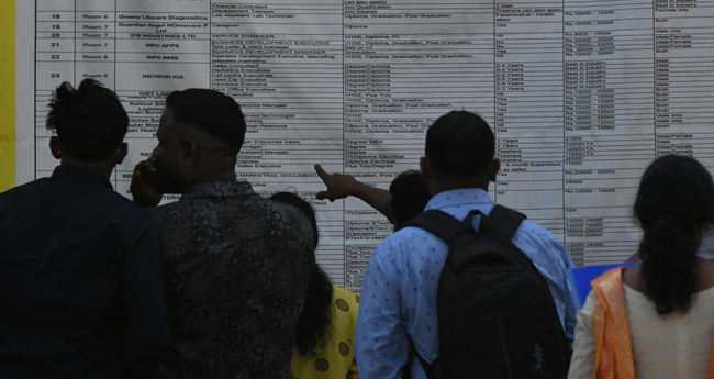 വി​ല​ക്ക​യ​റ്റ​വും തൊ​ഴി​ലി​ല്ലാ​യ്മ​യും പ്ര​ധാ​ന  തെ​ര​ഞ്ഞെ​ടു​പ്പ് വി​ഷ​യം: സി​എ​സ്ഡി​എ​സ് സ​ർ​വേ