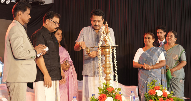 സി​ൽ​വ​ർ ജൂ​ബി​ലി നി​റ​വി​ൽ സൂ​ര്യ ഗ്രൂ​പ്പ് ഓ​ഫ് ക​ന്പ​നീ​സ്