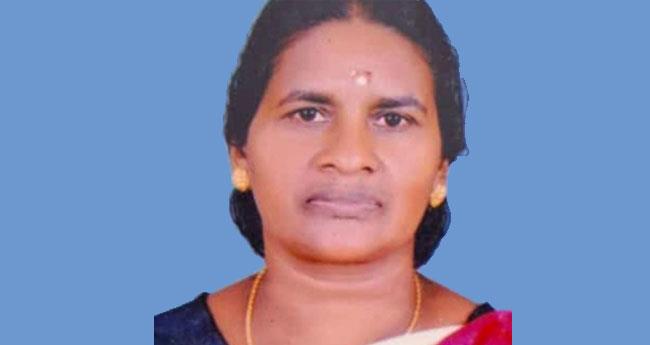 തൊ​ഴി​ലു​റ​പ്പ് ജോ​ലി​ക്കി​ടെ ക​ട​ന്ന​ലി​ന്‍റെ കു​ത്തേ​റ്റ് വീ​ട്ട​മ്മ മ​രി​ച്ചു