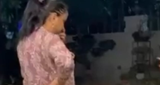 “വാ​​​റ​​​ന്‍റ് എവിടെ” പോലീസിനെ തടഞ്ഞ് മന്ത്രിപുത്രി