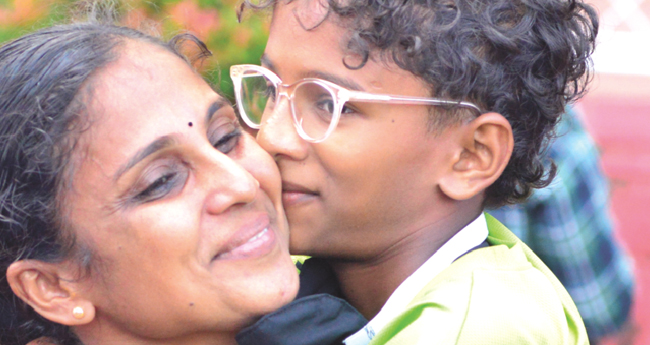 കാ​ന്‍​സ​റി​നെ​ അ​തി​ജീ​വി​ച്ച സുവർണ ആ​ദ​ര്‍​ശ്