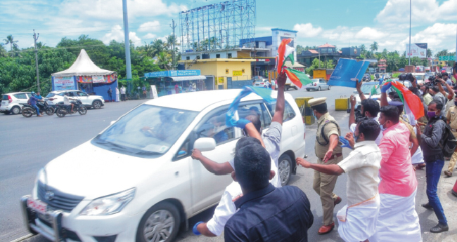 സ്വ​പ്ന സ​ഞ്ച​രി​ച്ച കാ​റി​ന്‍റെ ട​യ​ർ പ​ഞ്ച​റാ​യി