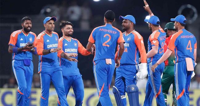 ബാ​റ്റിം​ഗി​ലും ബൗ​ളിം​ഗി​ലും തി​ള​ങ്ങി; ഇ​ന്ത്യ​യ്ക്ക് അ​നാ​യാ​സ വി​ജ​യം
