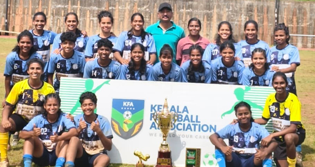 വ​നി​താ ഫു​ട്ബോ​ൾ: തൃ​ശൂ​ർ ജേ​താ​ക്ക​ൾ