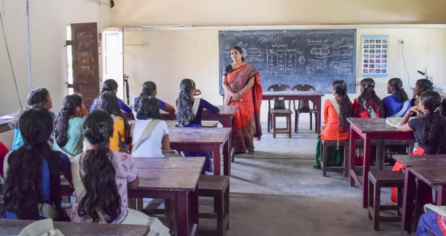 ശ​മ്പ​ള​മി​ല്ലാ​തെ ആ​യി​ര​ക്ക​ണ​ക്കി​ന് അ​ധ്യാ​പ​ക പ​രി​ശീ​ല​ക​ർ