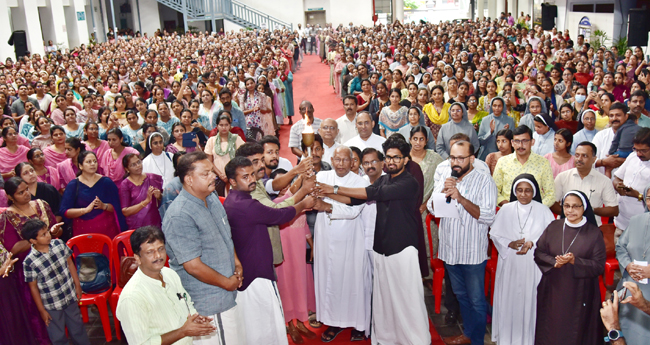 അ​ധ്യാ​പ​ക നി​യ​മ​നാം​ഗീ​കാ​രത്തിൽ സ​ർ​ക്കാ​രി​ന്‍റേ​ത് ഇ​ര​ട്ട​ത്താ​പ്പ്: മാ​ർ ആ​ൻ​ഡ്രൂ​സ് താ​ഴ​ത്ത്