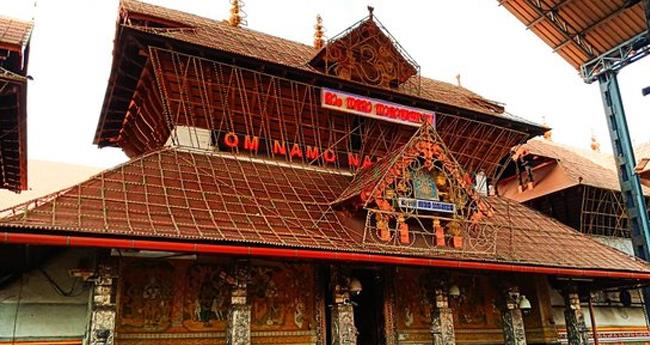 ഭ​ക്ത​ജ​ന തി​ര​ക്ക്: ഗു​രു​വാ​യൂ​ർ ക്ഷേ​ത്ര​ത്തി​ൽ സ്പെ​ഷ്യ​ൽ ദ​ർ​ശ​ന​ങ്ങ​ൾ​ക്ക് നി​യ​ന്ത്ര​ണം