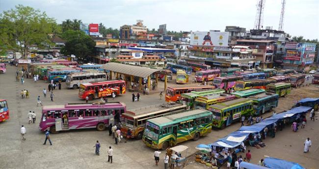 ത​ല​ശേ​രി​യി​ൽ ബ​സു​ക​ളു​ടെ മി​ന്ന​ൽ പ​ണി​മു​ട​ക്ക്