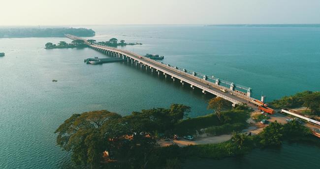 ‌ത​ണ്ണീ​ർ​മു​ക്കം ബ​ണ്ടി​ന്‍റെ ഷ​ട്ട​റു​ക​ൾ തു​റ​ന്നു