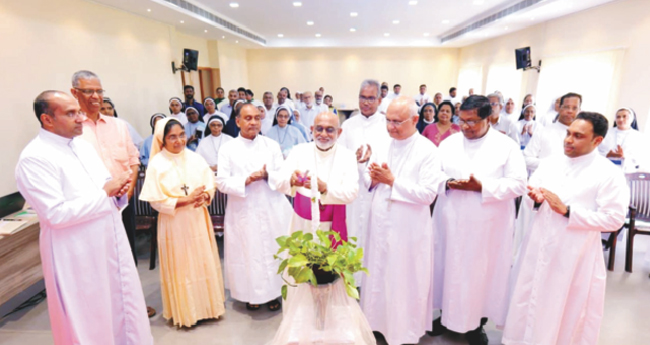 സാമൂഹിക പ്രവര്‍ത്തനങ്ങള്‍ തുടരാൻ കൂട്ടായ സഹകരണം വേണം: മാര്‍ റാഫേല്‍ തട്ടില്‍