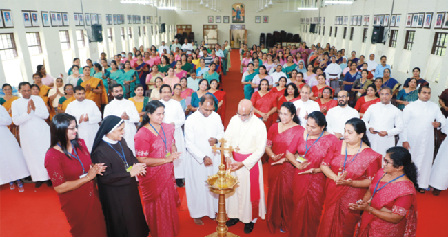 അ​മ്മ​മാ​രു​ടെ നേ​തൃ​ത്വം ക​രു​ത​ലും  ക​രു​ത്തു​മു​ള്ള ശു​ശ്രൂ​ഷ​യാ​ക​ണം: മാ​ര്‍ ത​ട്ടി​ല്‍