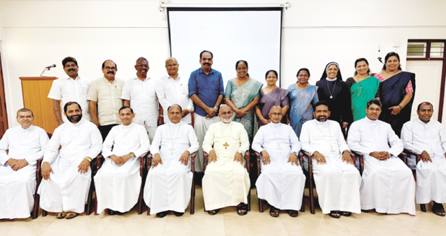 അ​ല്മാ​യ ക​മ്മീ​ഷ​ൻ സ​ഭ​യ്ക്കും സ​മൂ​ഹ​ത്തി​നും  ദി​ശാ​ബോ​ധം ന​ൽ​ക​ണം: മാ​ർ റാ​ഫേ​ൽ ത​ട്ടി​ൽ