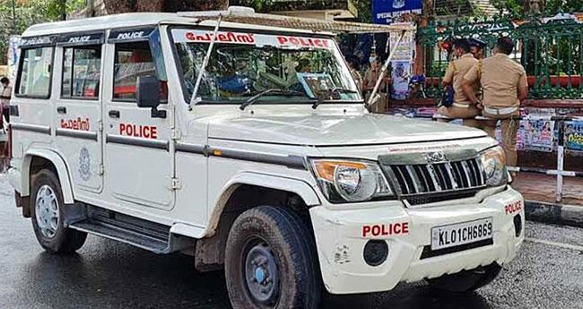 ക്ഷേ​ത്ര​ങ്ങ​ൾ കേ​ന്ദ്രീ​ക​രി​ച്ച് മോ​ഷ​ണം ന​ട​ത്തി​യി​രു​ന്ന കു​പ്ര​സി​ദ്ധ മോ​ഷ്ടാ​ക്ക​ൾ പി​ടി​യി​ൽ