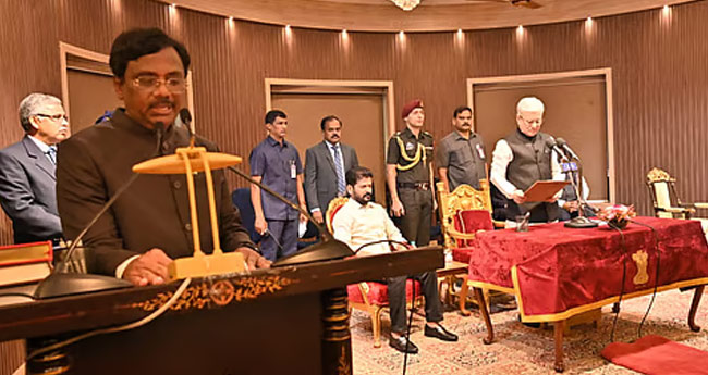 തെലുങ്കാനയിൽ മൂന്നു മന്ത്രിമാർ സത്യപ്രതിജ്ഞ ചെയ്തു