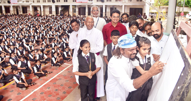 വൈ​വി​ധ്യ​ങ്ങ​ൾ നി​റ​ഞ്ഞ ഇ​ന്ത്യ ന​മ്മു​ടെ  അ​ഭി​മാ​നം: മാ​ർ ആ​ൻ​ഡ്രൂ​സ് താ​ഴ​ത്ത്