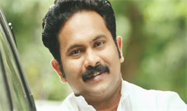 നി​യ​മ​പ​ര​മ​ല്ലാ​ത്ത ല​ഹ​രി ആ​ര് ഉ​പ​യോ​ഗി​ച്ചാ​ലും തെ​റ്റ്: അ​ജു വ​ര്‍​ഗീ​സ്