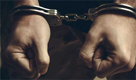 അ​ശ്ലീ​ല പ​രാ​മ​ർ​ശം:  ഒ​രാ​ൾ അ​റ​സ്റ്റി​ൽ