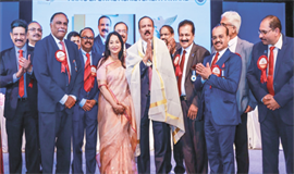 ഡോ. ​ആ​സാ​ദ് മൂ​പ്പ​ന്  ലൈ​ഫ് ടൈം ​അ​ച്ചീ​വ്‌​മെ​ന്‍റ് അ​വാ​ര്‍​ഡ്