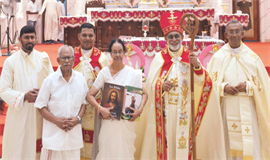 അ​ഞ്ചു​ ഭാ​ഷ​ക​ളി​ൽ ബൈ​ബി​ൾ പ​ക​ർ​ത്തി​യെ​ഴു​തി  എൺപത്തിമൂന്നുകാ​രി റോ​സി​ ടീ​ച്ച​ർ