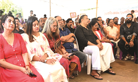 ‘സെ​ൻ​സ​ർ ക​ട്ടി​നെ​തി​രേ,  ക​ത്രി​ക​ക​ൾ  കു​പ്പ​ത്തൊ​ട്ടി​യി​ലി​ട്ട് ’ സിനിമാ സംഘടനകളുടെ സമരം