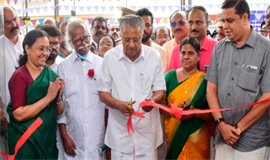 കേ​ര​ള​ത്തി​ന്‍റെ ആ​രോ​ഗ്യമേ​ഖ​ല​യെ താ​റ​ടി​ക്കാ​നു​ള്ള  ശ്ര​മ​ങ്ങ​ള്‍​ക്കു പി​ന്നി​ല്‍ കോ​ര്‍​പറേ​റ്റ് ഭീ​മ​ന്‍​മാ​ര്‍: മു​ഖ്യ​മ​ന്ത്രി