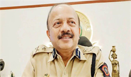 ദേവൻ ഭാരതി മുംബൈ പോലീസ് കമ്മീഷണർ