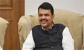 നക്സലുകളെപ്പോലെ പെരുമാറിയാൽ അറസ്റ്റ് ചെയ്യുമെന്ന് ഫഡ്നാവിസ്