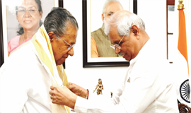 ര​ജി​സ്ട്രാ​റു​ടെ  സ​സ്പെ​ൻ​ഷ​ൻ  അം​ഗീ​ക​രി​ക്ക​ണ​മെ​ന്ന്   ഗ​വ​ർ​ണ​ർ