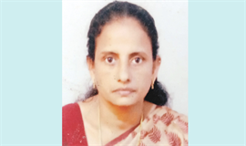 കൃ​ഷി​യി​ട​ത്തി​ൽ പൊ​ട്ടി​വീ​ണ  വൈ​ദ്യു​ത​ക​മ്പി​യി​ൽ​നി​ന്നു  ഷോ​ക്കേ​റ്റ് വീ​ട്ട​മ്മ മ​രി​ച്ചു