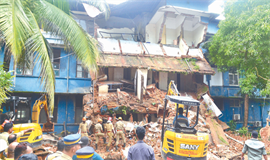 കോ​ട്ട​യം  മെ​ഡി​.കോ​ള​ജി​ലെ  ത​ക​ർ​ന്ന  കെ​ട്ടി​ടം 12 വർഷം മുന്പേ  അൺഫിറ്റ്
