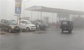 മ​ഞ്ഞ​ല​യി​ൽ മു​ങ്ങി മൂ​ന്നാ​ർ