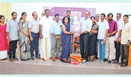 മു​ട്ട​ത്തു​വ​ർ​ക്കി​യു​ടെ സ്വ​ർ​ണപ്പ​ത​ക്കം മ​ല​യാ​ള സ​ർ​വ​ക​ലാ​ശാ​ല​യ്ക്ക് സ​മ​ർ​പ്പി​ച്ചു