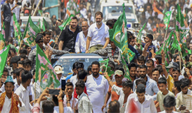 വോട്ടർ അധികാർ യാത്ര; രാ​​​​ഹു​​​​ലി​​​​ന്‍റെ വാ​​​​ഹ​​​​നം ത​​​​ട്ടി കോ​​​​ൺ​​​​സ്റ്റ​​​​ബി​​​​ളി​​​​നു പ​​​​രി​​​​ക്ക്