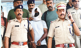 ട്രെ​യി​ന്‍ യാ​ത്ര​യ്ക്കി​ടെ വീ​ട്ട​മ്മ​യെ  ചവിട്ടിവീഴ്ത്തി കവർച്ച; പ്ര​തി അ​റ​സ്റ്റി​ല്‍
