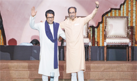 നിർബന്ധിത ഹിന്ദിക്കെതിരേ മഹാരാഷ്‌ട്രയിൽ  താ​ക്ക​റെ​മാ​ർ ഒ​ന്നി​ച്ചു
