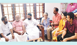 ഫാ. ലിജോയുടെ വീട് സന്ദർശിച്ച്  മന്ത്രി വാസവൻ
