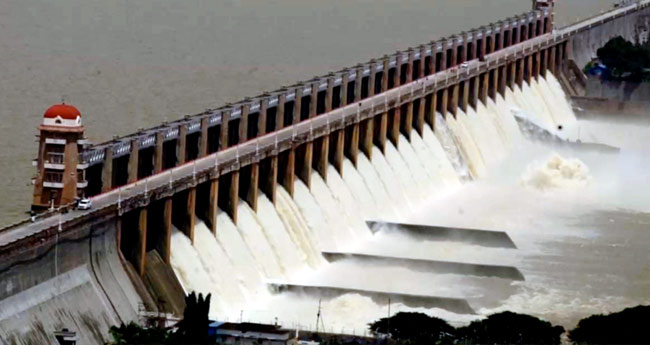 തുംഗഭദ്ര ഡാമിന്‍റെ  ഗേറ്റ് തകർന്നു