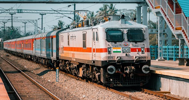 ന​വ​രാ​ത്രി കാ​ല​ത്ത് കൂ​ടു​ത​ൽ സ്‌​പെ​ഷ​ൽ ട്രെ​യി​നു​ക​ൾ