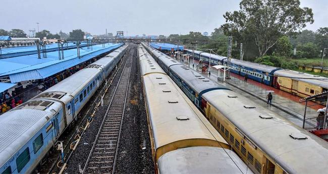 ട്രെ​യി​ൻ ടി​ക്ക​റ്റ് നി​ര​ക്ക് കു​റ​ച്ചു; മി​നി​മം ചാ​ർ​ജ് പത്തുരൂപ