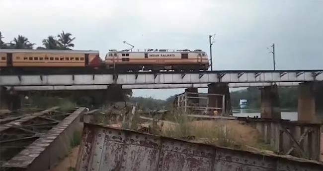 ഷൊ​ര്‍​ണൂ​ർ ട്രെ​യി​ൻ അ​പ​ക​ടം; തെ​ര​ച്ചി​ൽ താ​ത്കാ​ലി​ക​മാ​യി നി​ർ​ത്തി