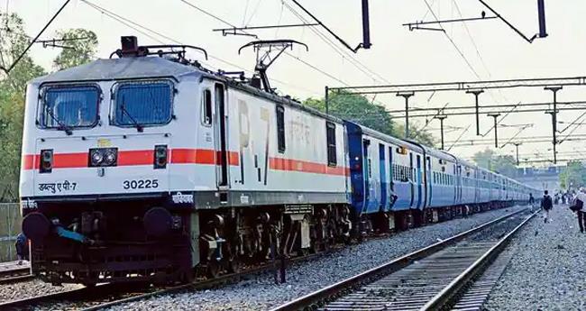 ദീ​പാ​വ​ലി സ്പെ​ഷ​ൽ; മും​ബൈ​യി​ൽ​നി​ന്ന് കേ​ര​ള​ത്തി​ലേ​ക്ക് ട്രെ​യി​ൻ സ​ർ​വീ​സ്