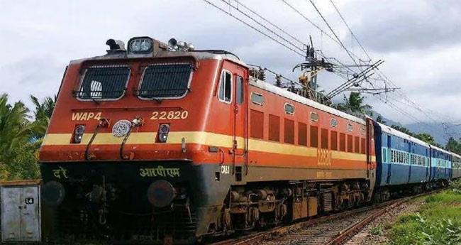 ലോ​ക്കോ പൈ​ല​റ്റു​മാ​ര്‍ സ​മ​ര​ത്തി​ലേ​ക്ക്; പ​ക്ഷേ ജോ​ലി​യി​ല്‍ നി​ന്ന് വി​ട്ടു​നി​ല്‍​ക്കി​ല്ല