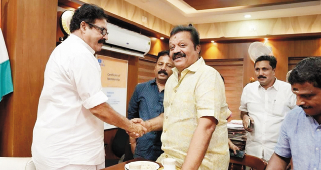 സു​രേ​ഷ് ഗോ​പി​യെ പി​ന്തു​ണ​ച്ച്   വെ​ട്ടി​ലാ​യി തൃശൂർ മേ​യ​ർ
