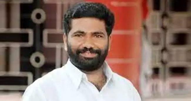 ഒ​ന്നും മ​റ​ച്ചു​വെ​യ്ക്കാ​ന്‍ ഇ​ല്ലെ​ങ്കി​ല്‍ പോ​ലീ​സി​നെ ത​ട​ഞ്ഞ് എ​ന്തി​നാ​ണ് ഒ​രു സീ​നു​ണ്ടാ​ക്കി​യ​ത്: ടി.​വി രാ​ജേ​ഷ്